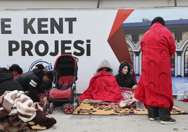 Son Dakika! Düzce'de 5.9 şiddetinde deprem! Sarsıntı İstanbul dahil birçok ilde hissedildi