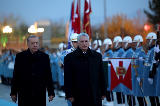Son dakika: Küba Devlet Başkanı 27 yıl sonra Türkiye'de! İki ülke ticaret hacmini 200 milyon dolara çıkarıyor Son dakika: Küba Devlet Başkanı 27 yıl sonra Türkiye'de! İki ülke ticaret hacmini 200 milyon dolara çıkarıyor