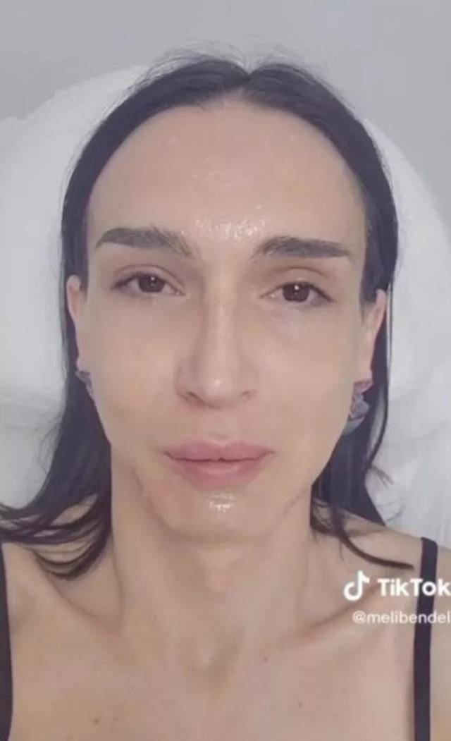 Ünlü oyuncuyu kimse tanıyamadı! Cinsiyet değiştiren Çukur'un Timsah Celil'inden asansör selfisi Ünlü oyuncuyu kimse tanıyamadı! Cinsiyet değiştiren Çukur'un Timsah Celil'inden asansör selfisi