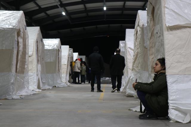 AFAD Düzce'de artçı sarsıntıların sayısını açıkladı: Gölyaka İlçesi'nde an itibarıyla toplamda 212 artçı deprem meydana geldi AFAD Düzce'de artçı sarsıntıların sayısını açıkladı: Gölyaka İlçesi'nde an itibarıyla toplamda 212 artçı deprem meydana geldi