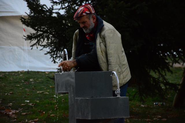 AFAD Düzce'de artçı sarsıntıların sayısını açıkladı: Gölyaka İlçesi'nde an itibarıyla toplamda 212 artçı deprem meydana geldi AFAD Düzce'de artçı sarsıntıların sayısını açıkladı: Gölyaka İlçesi'nde an itibarıyla toplamda 212 artçı deprem meydana geldi