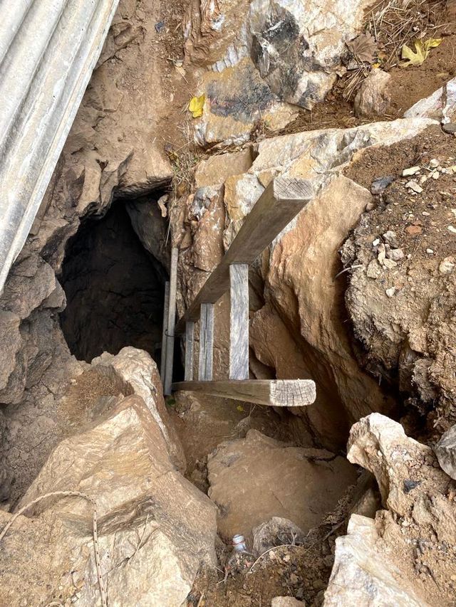 Bursa'da yok artık dedirten olay: Evin içinde kazı yaparken yakalandı Bursa'da yok artık dedirten olay: Evin içinde kazı yaparken yakalandı