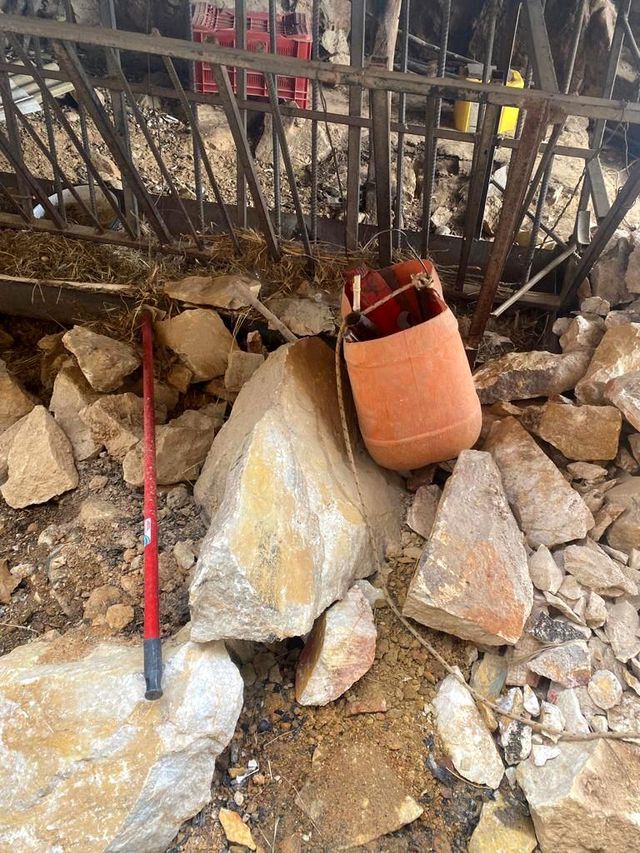 Bursa'da yok artık dedirten olay: Evin içinde kazı yaparken yakalandı Bursa'da yok artık dedirten olay: Evin içinde kazı yaparken yakalandı