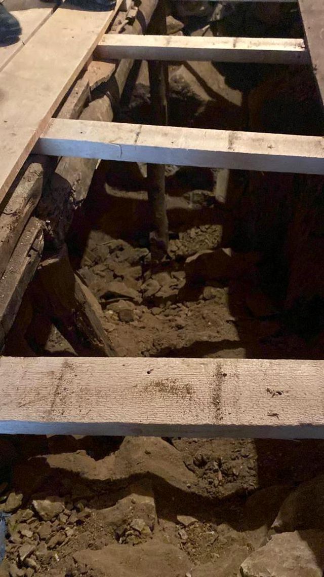 Bursa'da yok artık dedirten olay: Evin içinde kazı yaparken yakalandı Bursa'da yok artık dedirten olay: Evin içinde kazı yaparken yakalandı