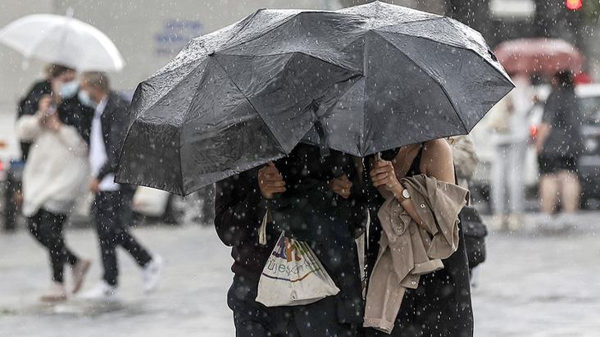 Evden şemsiyesiz çıkmayın! Meteoroloji'den çok sayıda il için sarı ve turuncu kodlu uyarı