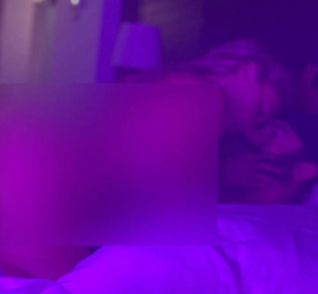 Yatakta çıplak kadınla verdiği pozu sildi! Survivor Turabi '+18' açıklamasıyla tepki çekti