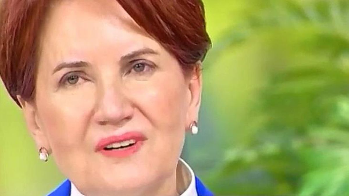 Çağla Şıkel'in programına konuk olan Meral Akşener, gözyaşlarına hakim olamadı