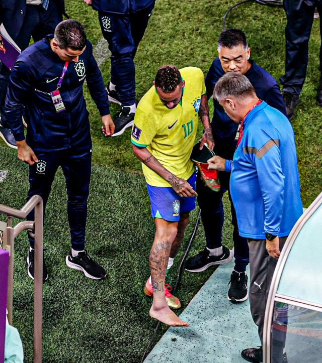 Dünya Kupası defterini kapatabilir! Sakatlanan Neymar'ın ayağının son hali olay oldu Dünya Kupası defterini kapatabilir! Sakatlanan Neymar'ın ayağının son hali olay oldu