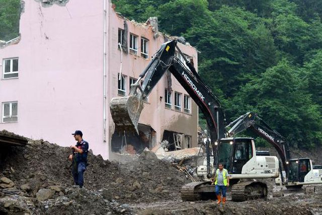 8 kişinin öldüğü afette rapor ortaya çıktı: Dereye kontrolsüz hafriyat dökülmüş