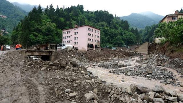 8 kişinin öldüğü afette rapor ortaya çıktı: Dereye kontrolsüz hafriyat dökülmüş