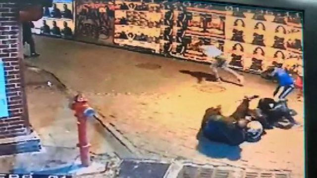 BEŞİKTAŞ'TA ÖNLERİNİ KESİP PARA İSTEDİKLERİ KİŞİLERE SALDIRIP BIÇAKLADILAR
