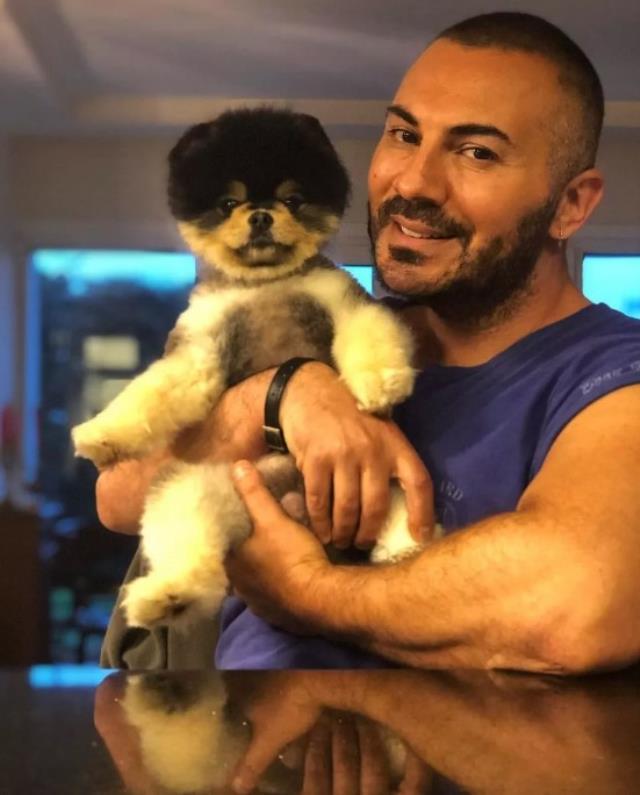 Romantik prens ağızları açık bıraktı! Bir döneme damga vuran Rober Hatemo'nun son halini görenler gözlerine inanamadı Romantik prens ağızları açık bıraktı! Bir döneme damga vuran Rober Hatemo'nun son halini görenler gözlerine inanamadı