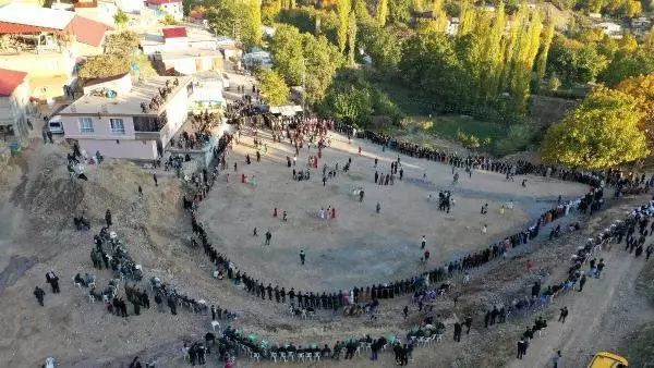 ŞIRNAK'TA 5 BİN KİŞİLİK AŞİRET DÜĞÜNÜ; 500 BİN TL VE 300 BİN TL'LİK ALTIN TAKILDI