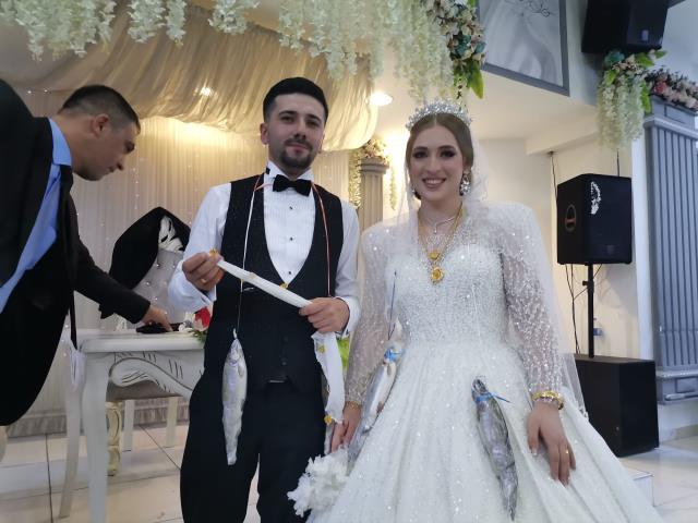 Düğünde takılan takı tüm salonu şok etti, gelin ve damat bile uzun süre şaşkınlık yaşadı