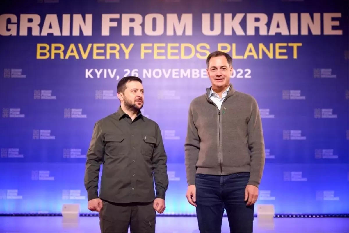 Ukrayna Devlet Başkanı Vladimir Zelenskiy: 'Dünyanın 40 ülkesine 12 milyon ton tarım ürünü için limanlarımızdan 500'e yakın gemi ayrıldı'