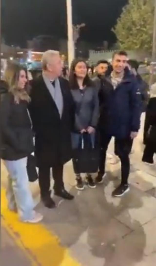 Utandıklarını görünce yanları gitti! Mansur Yavaş'ın genç kızlara sorduğu tek soru havalara uçurdu