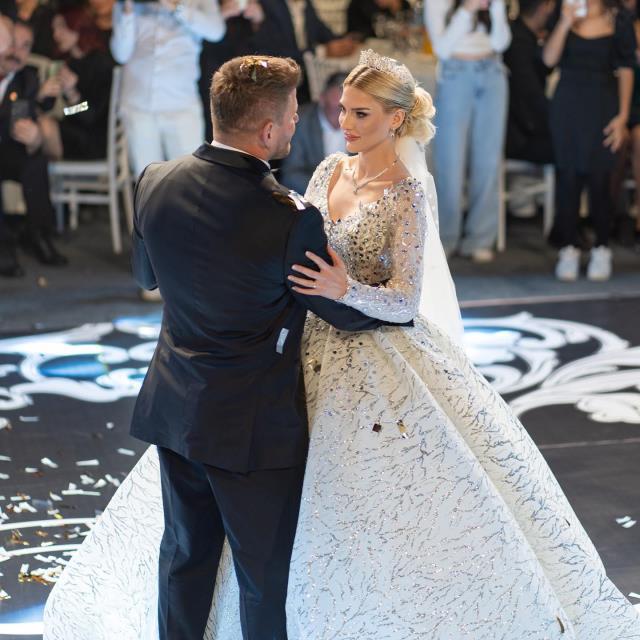 İsmail Balaban ve İlayda Şeker bir düğün de Antalya'da yaptı İsmail Balaban ve İlayda Şeker bir düğün de Antalya'da yaptı