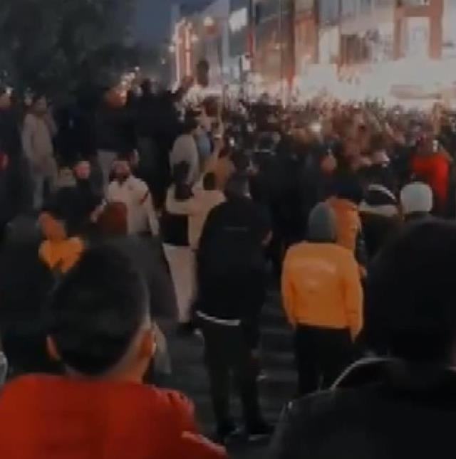 İSTANBUL-FASLILAR DÜNYA KUPASINDA GELEN GALİBİYETİ KUTLADI