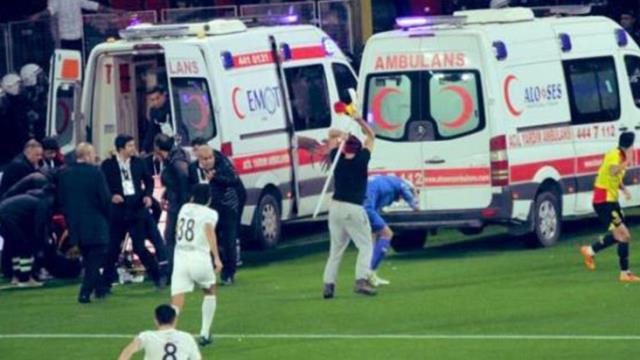 Son Dakika: Sahaya inip Altay kalecisini darp eden Göztepe taraftarı, kasten öldürmeye teşebbüs suçundan tutuklandı
