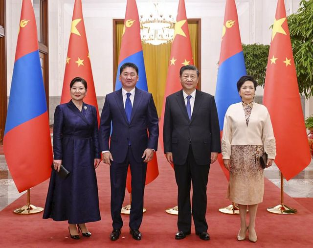 Xi, Moğolistan Cumhurbaşkanı ile Görüştü Xi, Moğolistan Cumhurbaşkanı ile Görüştü
