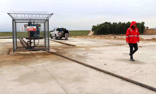 Adana'da su seviyesinde bulundu! 'Çukurova 7' isimli kuyudan petrol fışkırdı
