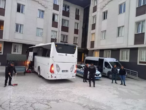 Düzce'deki deprem için kente giden polisler, dönerken para ve not bıraktı! Nedeni çok duygusal Düzce'deki deprem için kente giden polisler, dönerken para ve not bıraktı! Nedeni çok duygusal