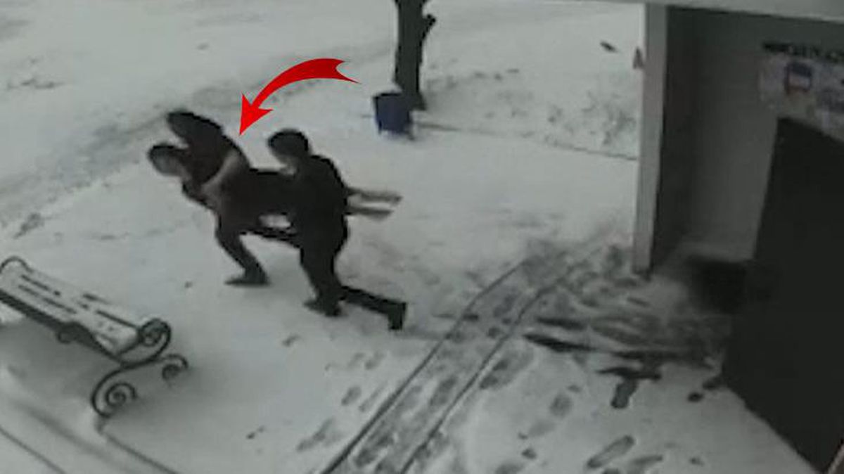 Kendisiyle evlenmek istemeyen genç kızı, babası ve ağabeyi ile birlikte böyle kaçırdılar