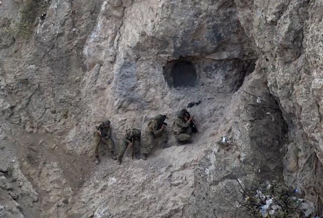 Komandolar, Zap bölgesinde PKK'lı teröristlerin inlerine böyle girdi
