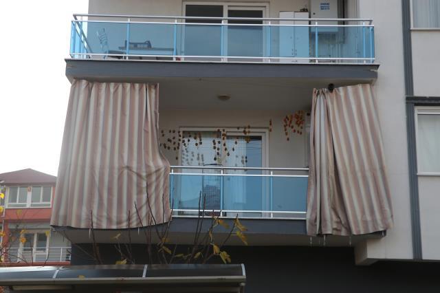 Saçından sürüklediği karısının başını keserek öldürdü Saçından sürüklediği karısının başını keserek öldürdü