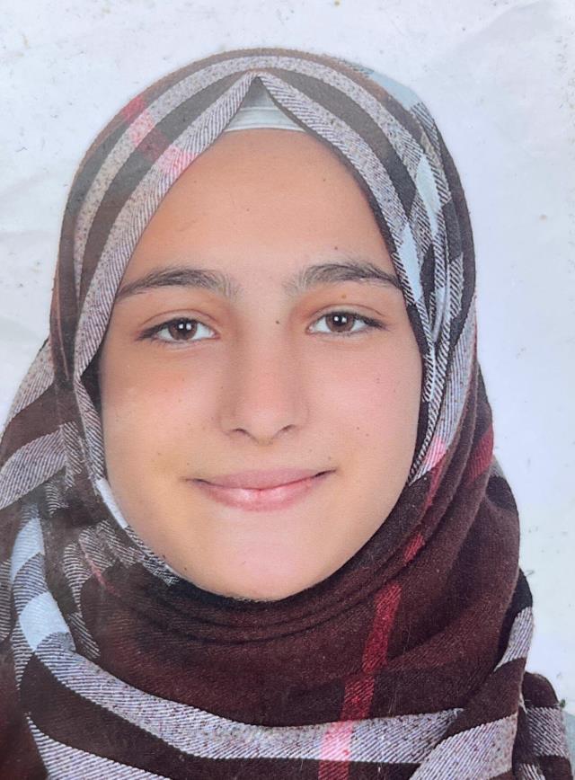 Saçından sürüklediği karısının başını keserek öldürdü Saçından sürüklediği karısının başını keserek öldürdü