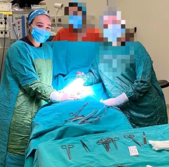 Sahte doktor taksiciyi de kandırmış: Taksicinin eşini, annesine doktor diye tanıtmış Sahte doktor taksiciyi de kandırmış: Taksicinin eşini, annesine doktor diye tanıtmış