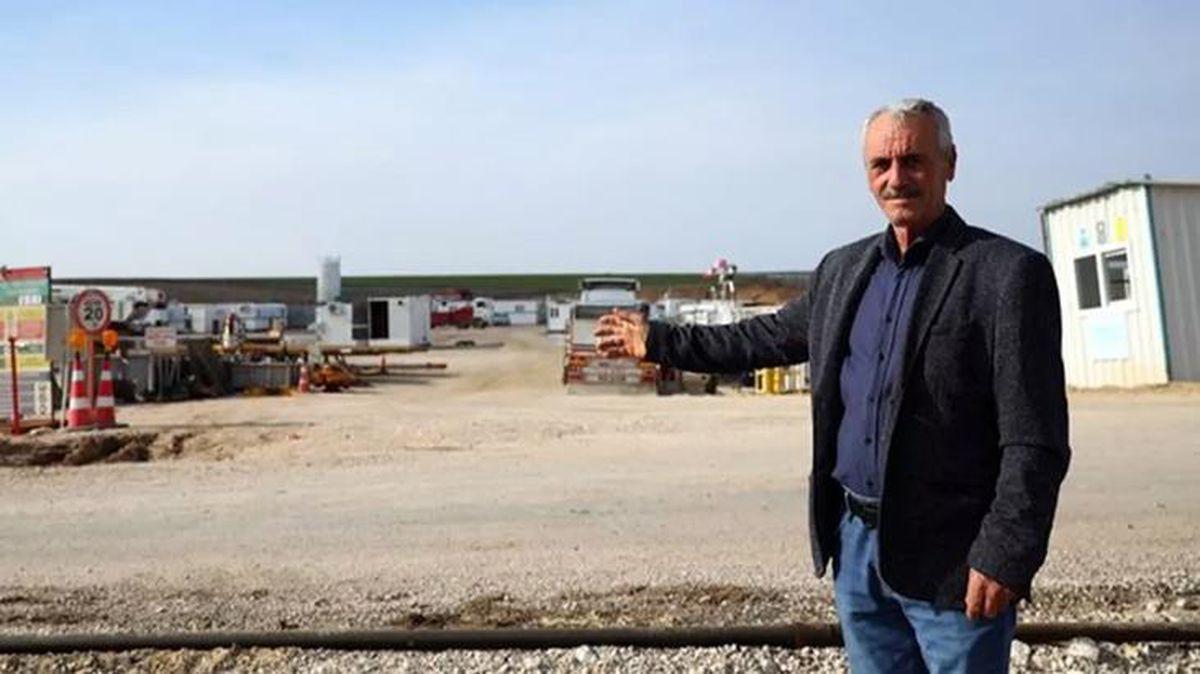 Tarlasında petrol bulan vatandaşla 'Deli' deyip dalga geçenler şimdilerde 'Kral' diye hitap ediyor