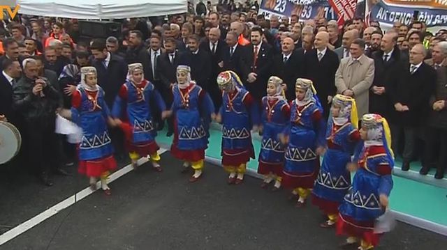 Açılıştaki gösteriye hayran kalan Cumhurbaşkanı Erdoğan, Bakan Karaismailoğlu'na talimat verdi