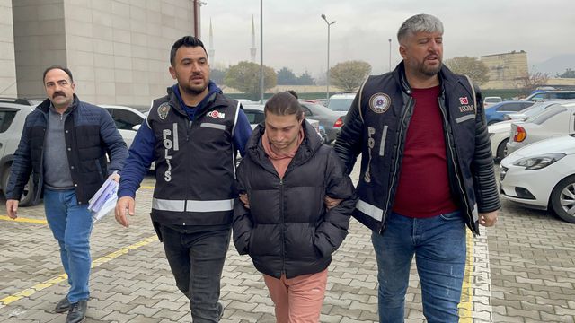 Bir sahte doktor vakası da Erzican'dan! Ambulansla hasta naklederken yakalandı