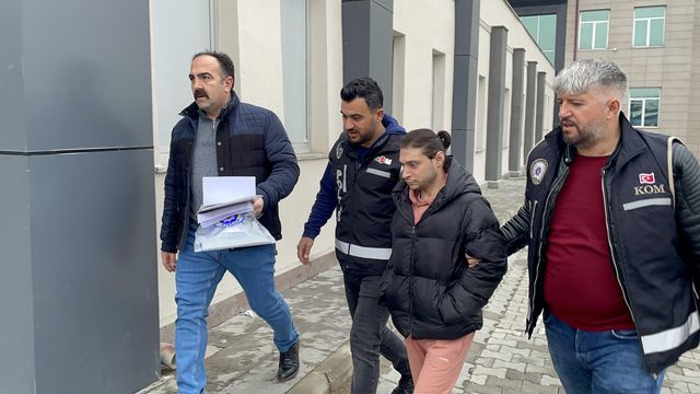 Bir sahte doktor vakası da Erzican'dan! Ambulansla hasta naklederken yakalandı