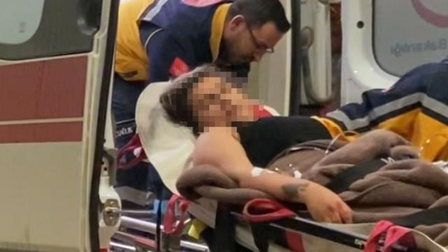 Evde televizyon izleyen koca, eşinin sözlerini duyunca çılgına döndü! Bıçağı defalarca kadına sapladı