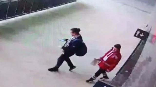 Son Dakika: PFDK, Göztepe-Altay maçındaki olaylardan dolayı Göztepe'ye 4 maç, Altay'a ise 6 maç seyircisiz oynama cezası verdi