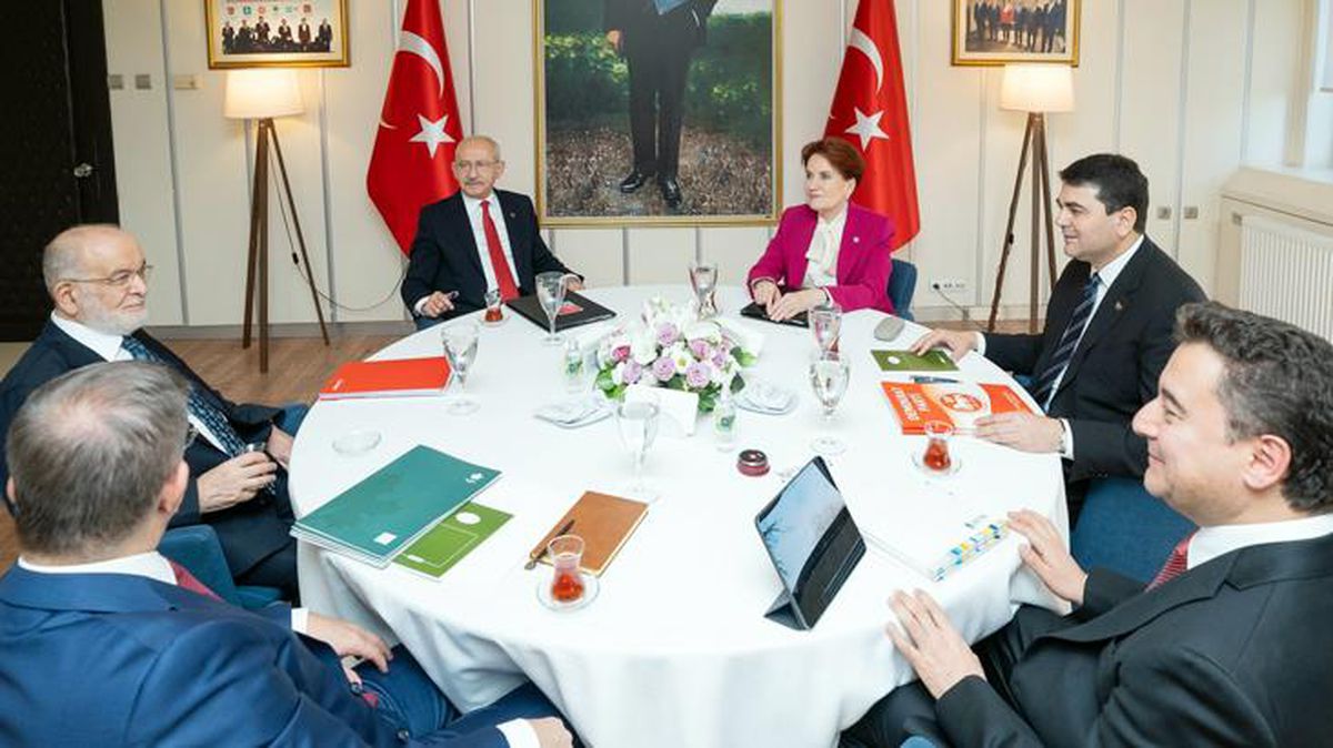 6'lı masada aday ismi konuşuldu mu? Aynı saatlerde TV'ye çıkan Babacan ve Akşener'in söylemleri kafa karıştırdı