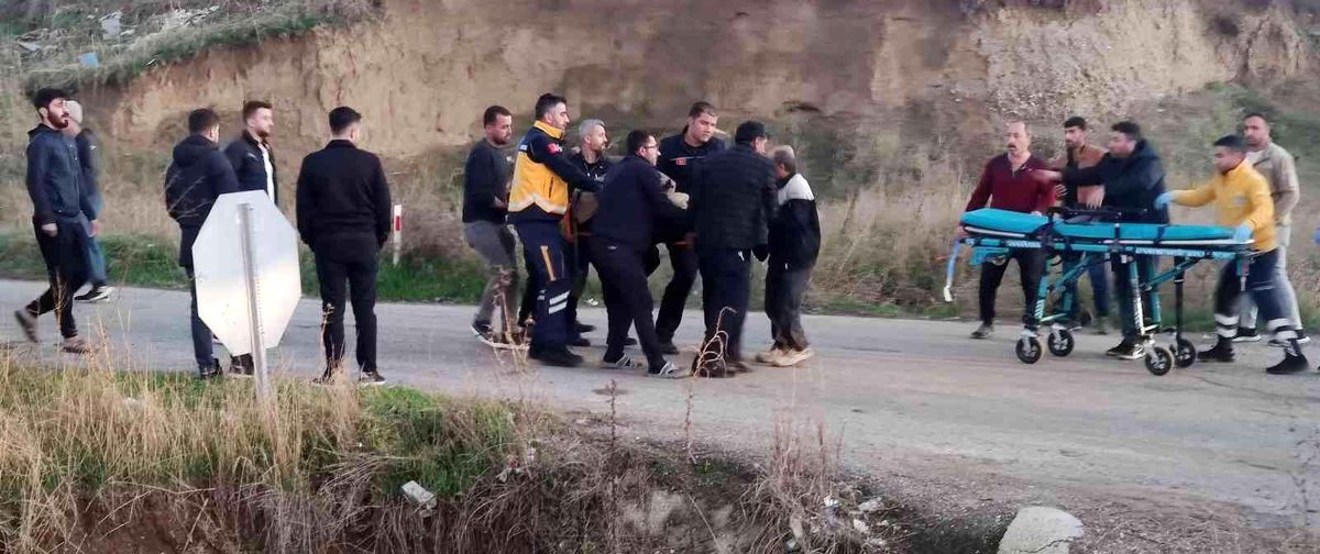 Batman'da otomobil tarlaya uçtu: 4 yaralı