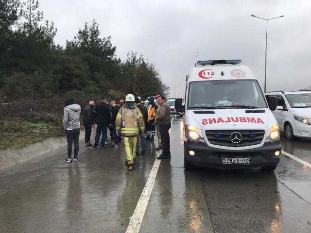 İstanbul'da turistleri taşıyan servis devrildi: 2'si ağır, 10 yaralı İstanbul'da turistleri taşıyan servis devrildi: 2'si ağır, 10 yaralı