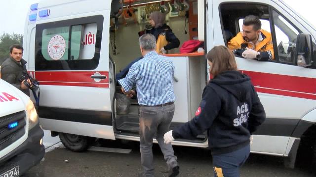 İstanbul'da turistleri taşıyan servis devrildi: 2'si ağır, 10 yaralı İstanbul'da turistleri taşıyan servis devrildi: 2'si ağır, 10 yaralı