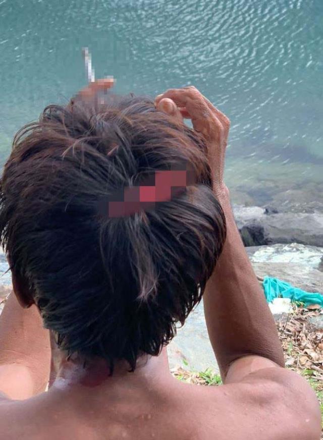 Nehirde aniden fırlayan dev timsah, küçük çocuğu babasının gözleri önünde yuttu Nehirde aniden fırlayan dev timsah, küçük çocuğu babasının gözleri önünde yuttu