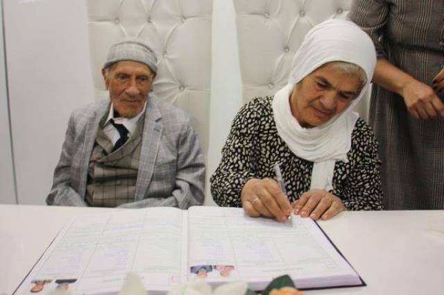 Türkiye bu nikahı konuşuyor! Gelin ve damat hakkındaki detaya inanamayacaksınız Türkiye bu nikahı konuşuyor! Gelin ve damat hakkındaki detaya inanamayacaksınız