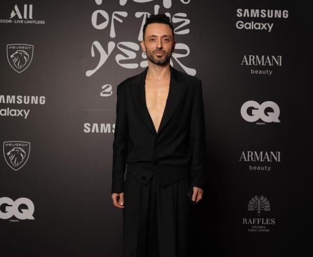 Yazar Arda Erel, Mabel Matiz'in ardından GQ ile yaşadığı olayı anlattı: LGBT hakları savunmamamı istediler Yazar Arda Erel, Mabel Matiz'in ardından GQ ile yaşadığı olayı anlattı: LGBT hakları savunmamamı istediler