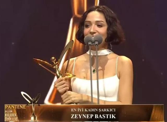 48. Pantene Altın Kelebek Ödülleri sahiplerini buluyor! İşte kazananlar 48. Pantene Altın Kelebek Ödülleri sahiplerini buluyor! İşte kazananlar