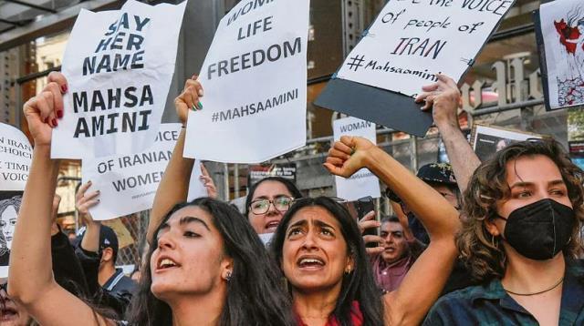 İran'dan protestolar sonrası tarihi geri adım! 'Ahlak polisi' olarak bilinen İrşad devriyeleri kaldırıldı İran'dan protestolar sonrası tarihi geri adım! 'Ahlak polisi' olarak bilinen İrşad devriyeleri kaldırıldı