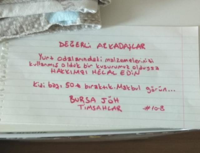 Depremde Düzce'ye gelen destek ekipleri konakladıkları yurtlarda öğrencilere not ve para bıraktı
