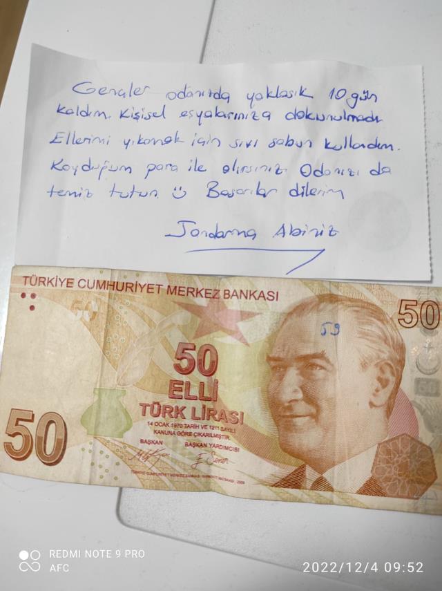 Depremde Düzce'ye gelen destek ekipleri konakladıkları yurtlarda öğrencilere not ve para bıraktı