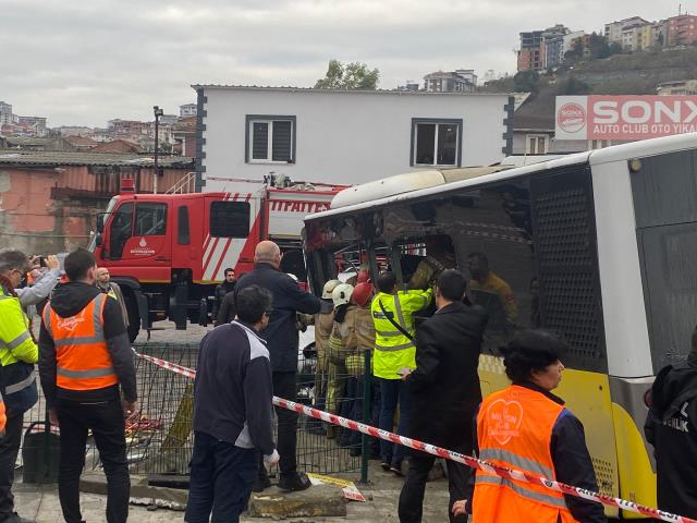 İstanbul'da tramvay ile İETT otobüsü çarpıştı: 4'ü ağır, 19 yaralı var