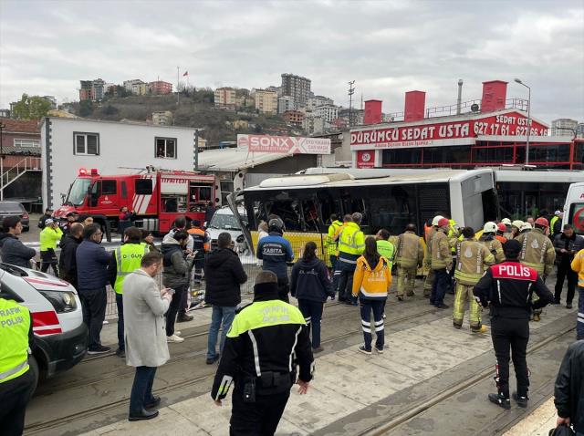İstanbul'da tramvay ile İETT otobüsü çarpıştı: 4'ü ağır, 19 yaralı var
